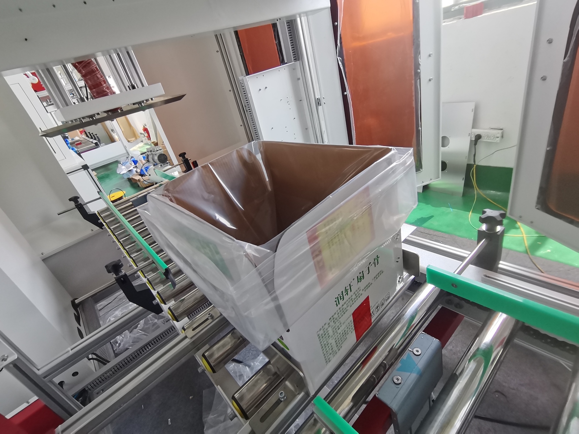 纸箱套袋包装机械-圆筒套袋机-安顺自动套袋机