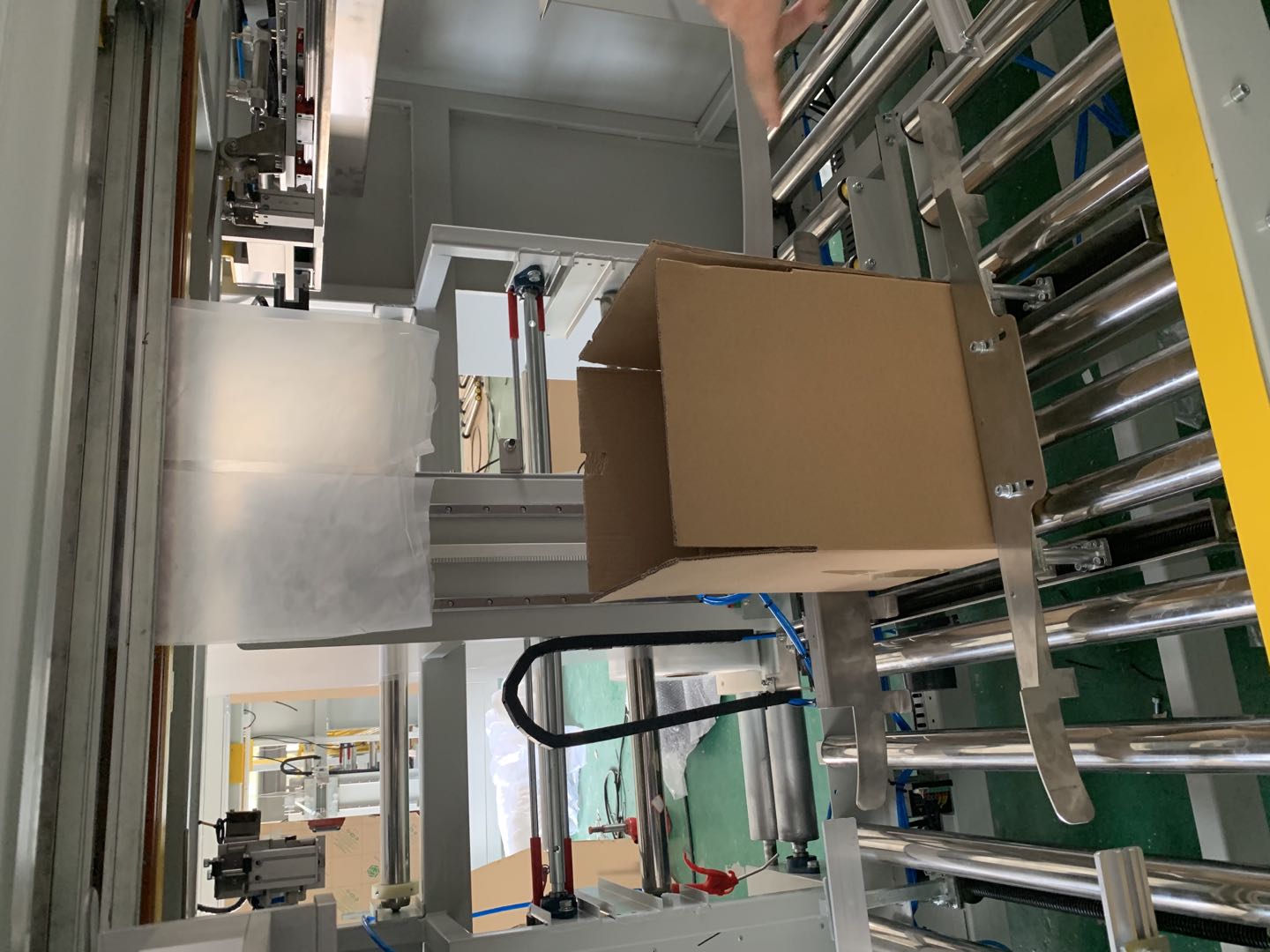 全自动制袋套袋机-套袋机配附件-饮料行业套袋机